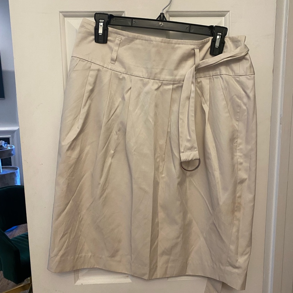 Banana Republic pleated, belted skirt - light khaki, size 10.